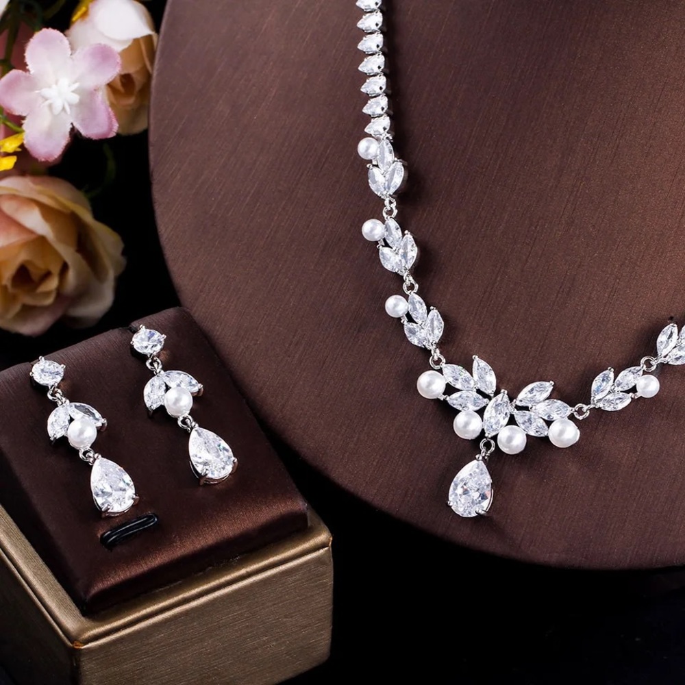 Wedding / bridal / formal necklace set silver with cubic zirconia and pearls - Picture 3 of 3